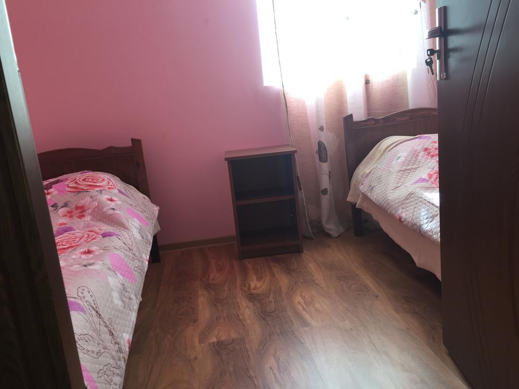 Guesthouse Robinzon Lalkhori Ngoại thất bức ảnh